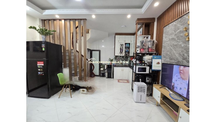 Bán nhà 5 tầng Phúc Lợi mặt tiền 5m gần ô tô thiết kế mỗi tầng 1 phòng khép kín, nhà mới ở ngay